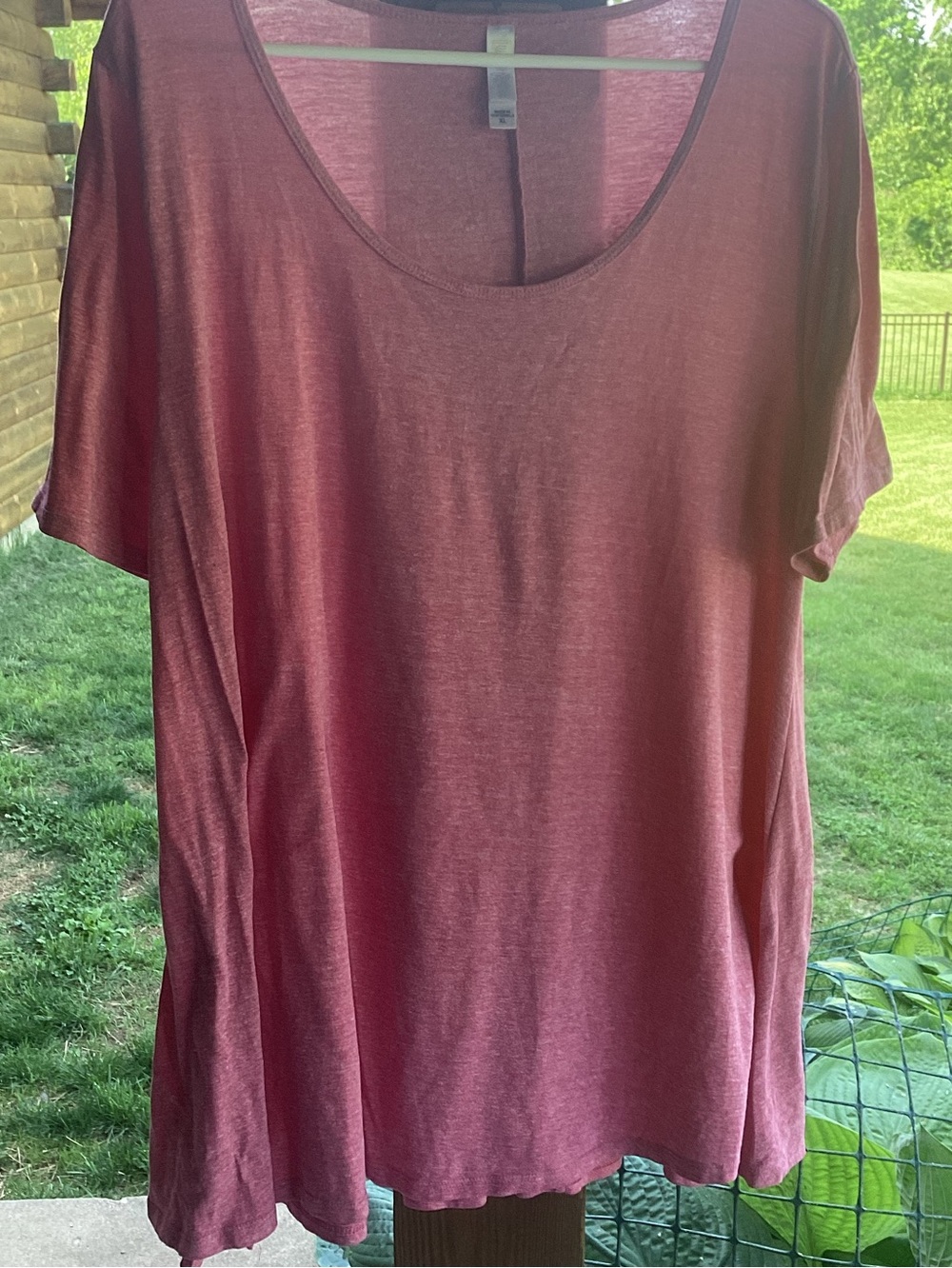LuLaRoe Perfect Tee in Heathered Pink - XL